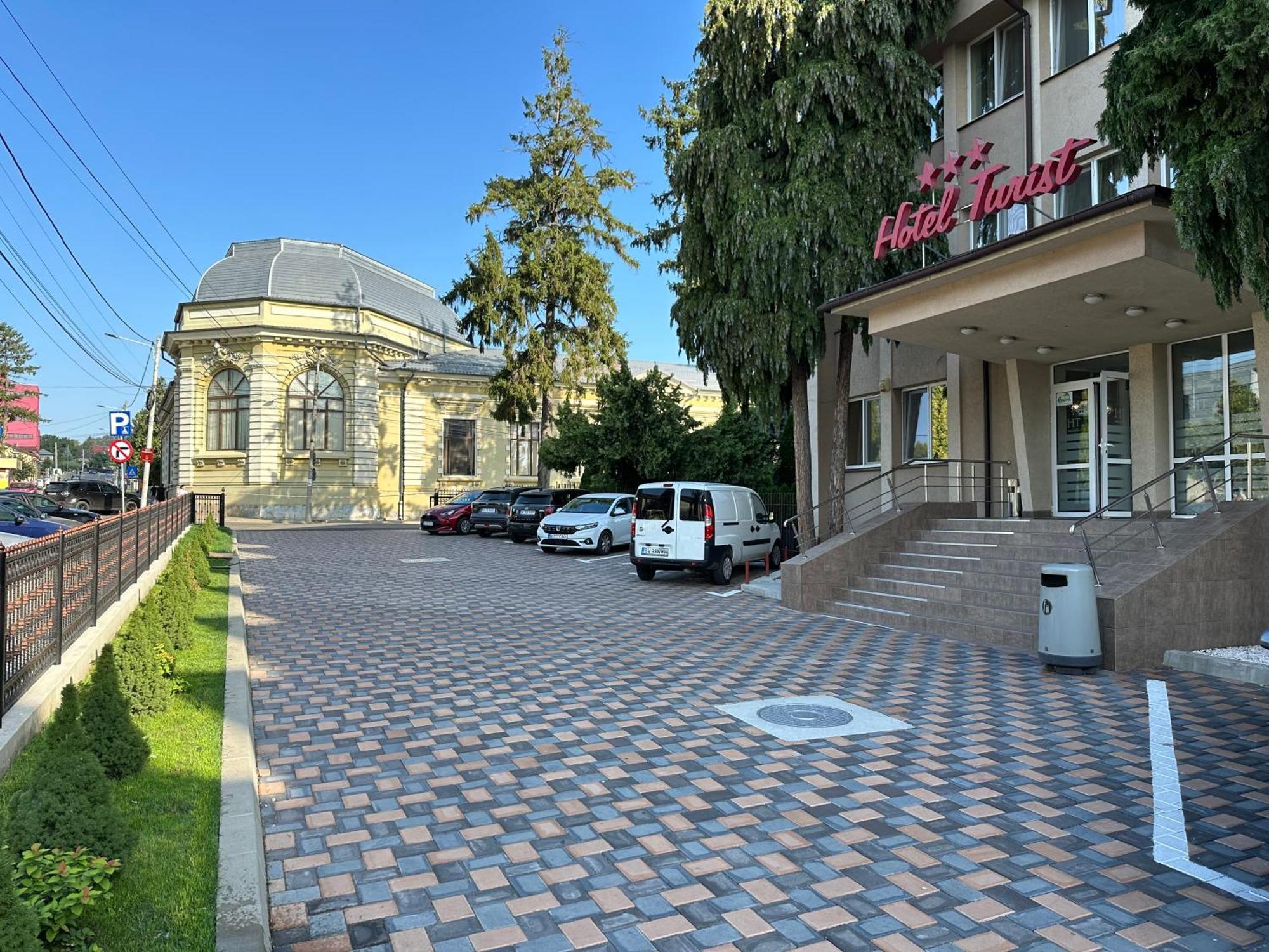 Hotel Turist Falticeni Bagian luar foto