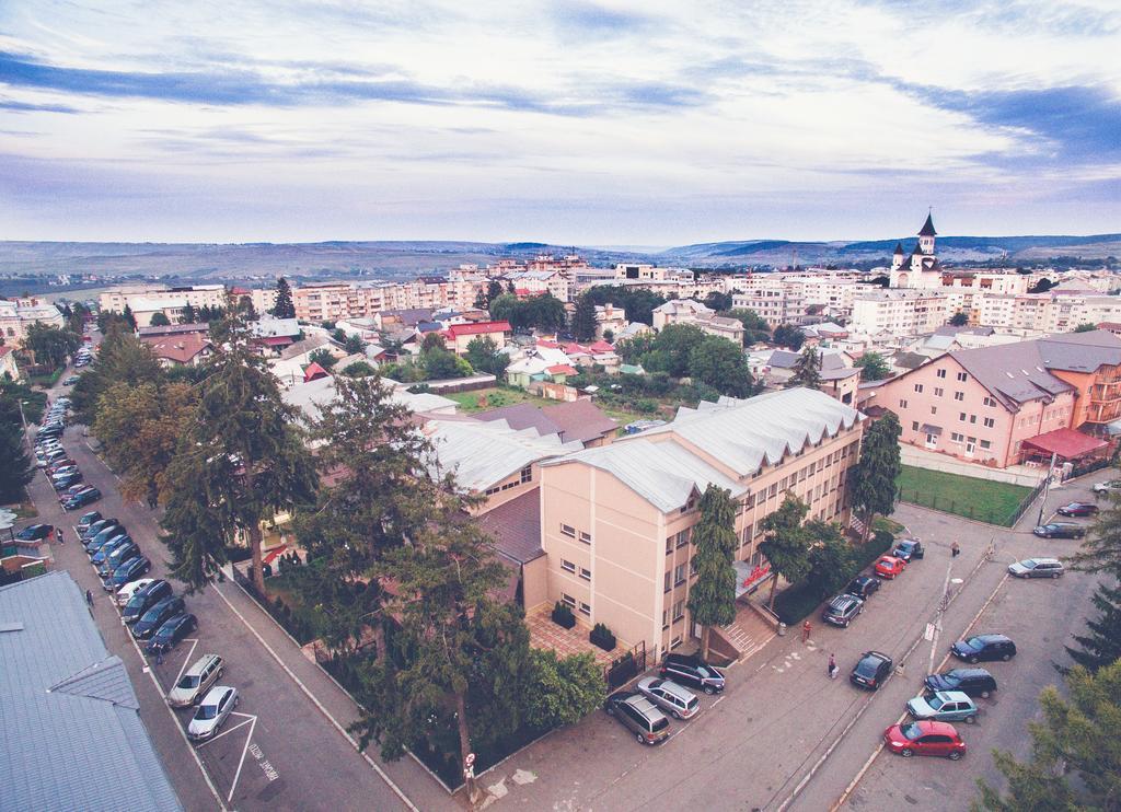 Hotel Turist Falticeni Bagian luar foto